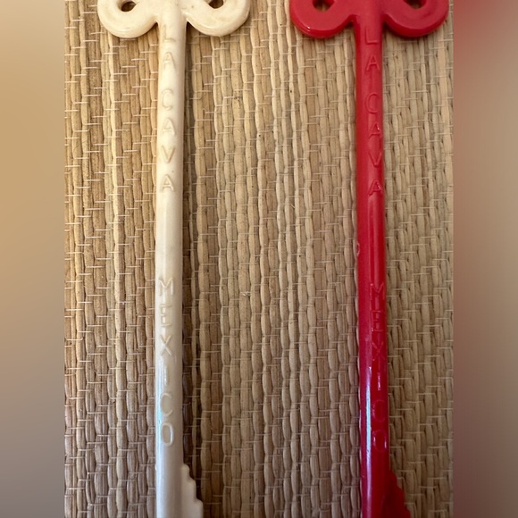 La Cava Mexico, vintage red and beige SWIZZLE STICK stirrer (set of 2) - Picture 2 of 3